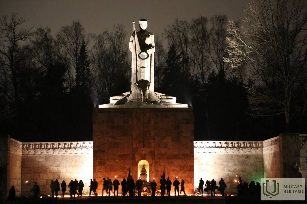 Rīgas Brāļu kapu izgaismošana